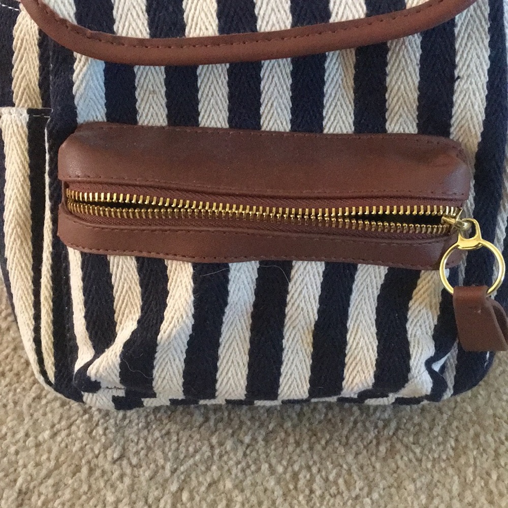 Backpack - Picture 2 of 12